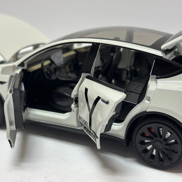 1:24 Tesla Model Y Diecast white headlight and taillight led white. - Picture 7 of 9